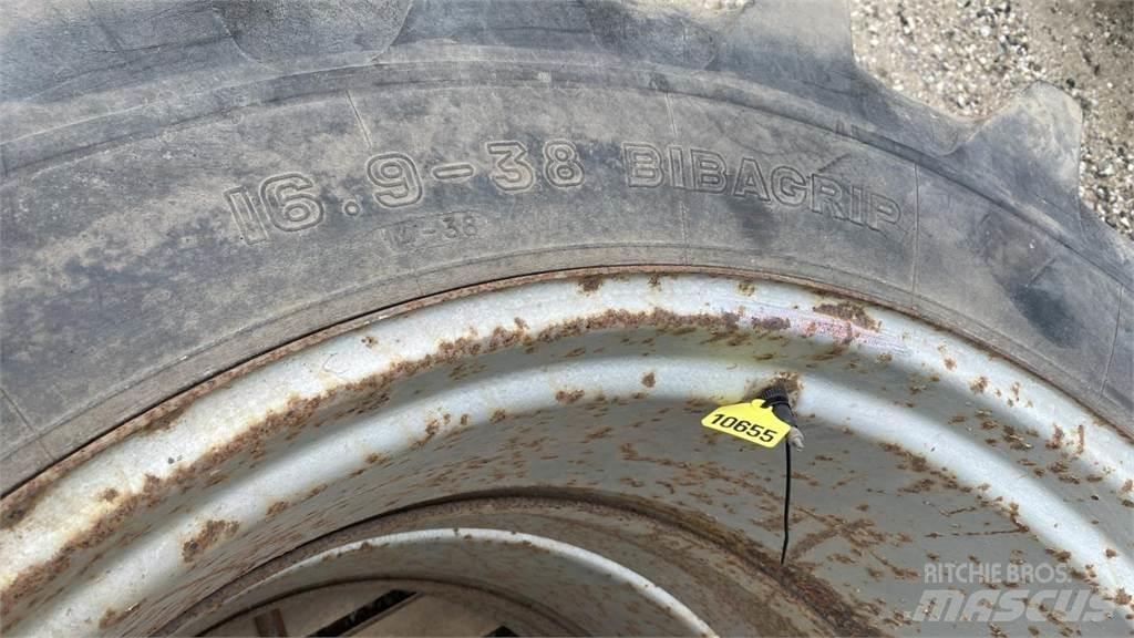  16.9R38 輪胎、車輪和輪圈