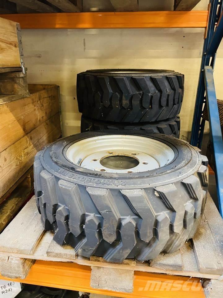  27X10,5X15 輪胎、車輪和輪圈