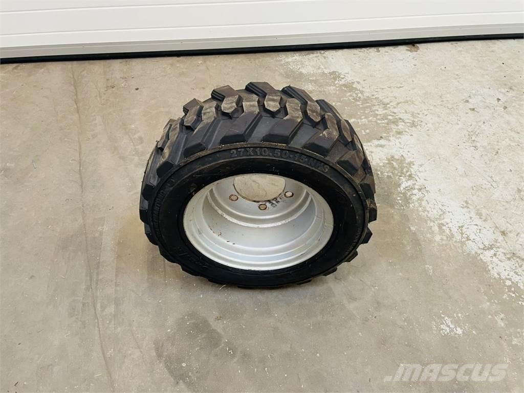  27X10,5X15 輪胎、車輪和輪圈