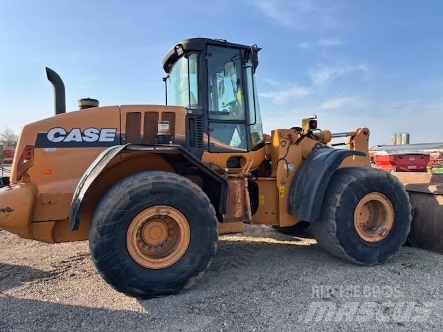 CASE 821E 輪胎式裝載機