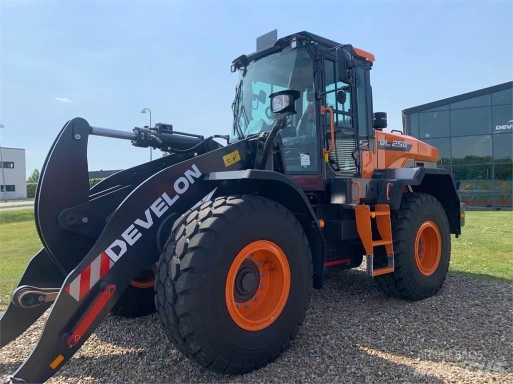 Develon DL250-7 輪胎式裝載機