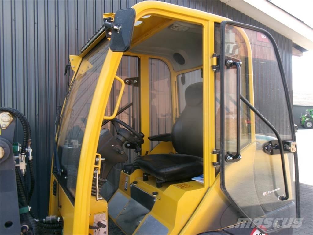 Eurotrac W12 小型裝載機