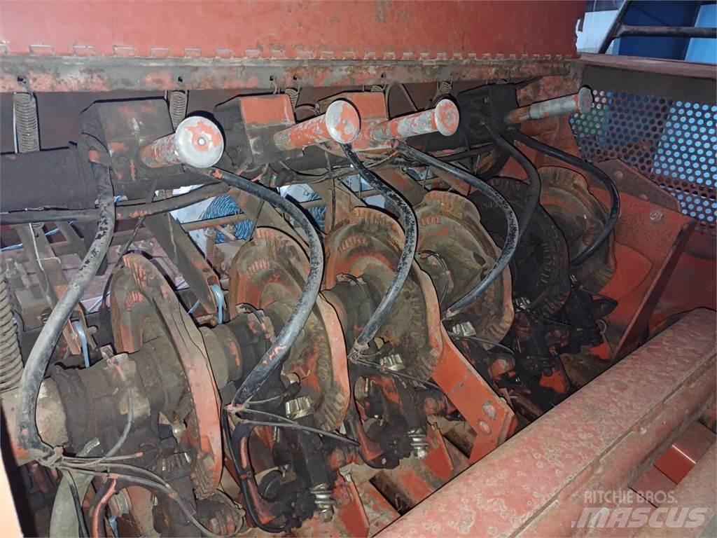 Hesston 4900 方形打捆機