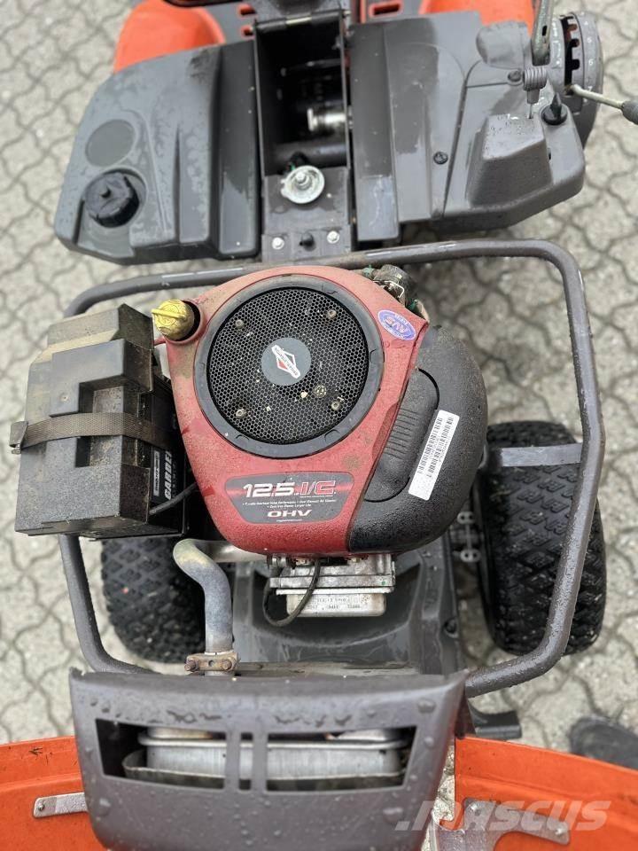 Husqvarna R13C 小型曳引機