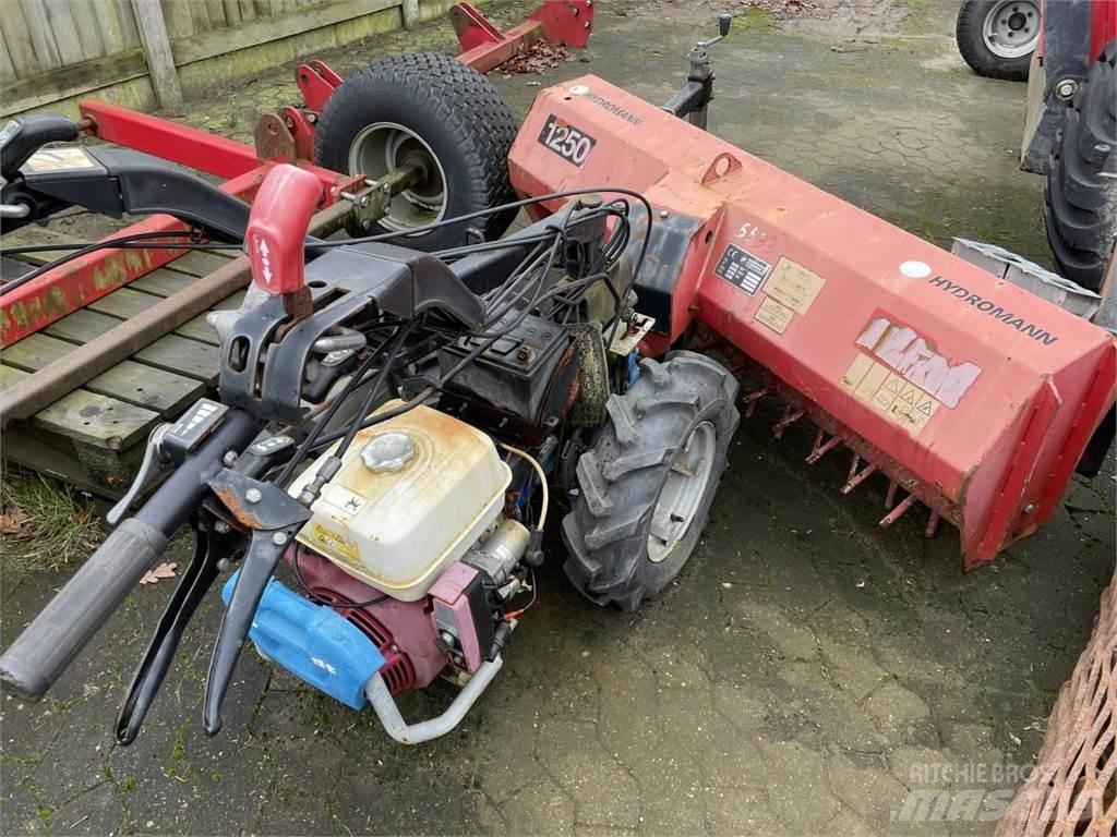 Hydromann 1250 耙與翻草機