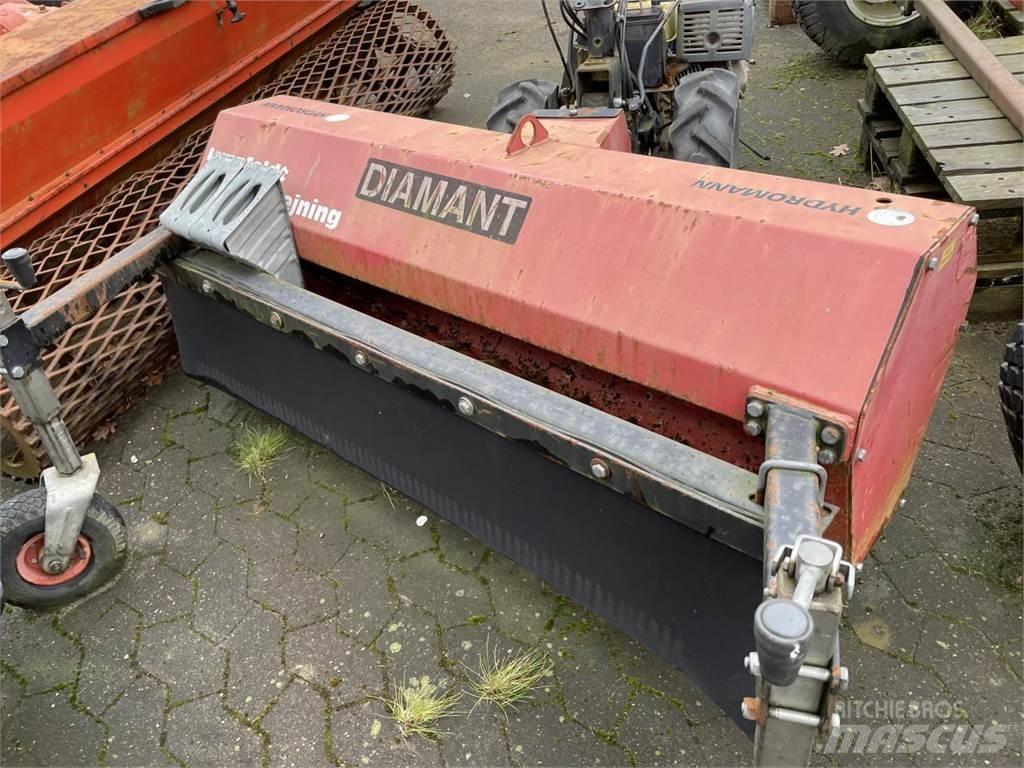 Hydromann 1250 耙與翻草機