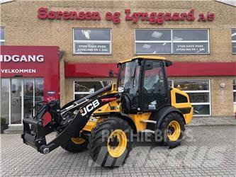JCB 409 AGRI 輪胎式裝載機