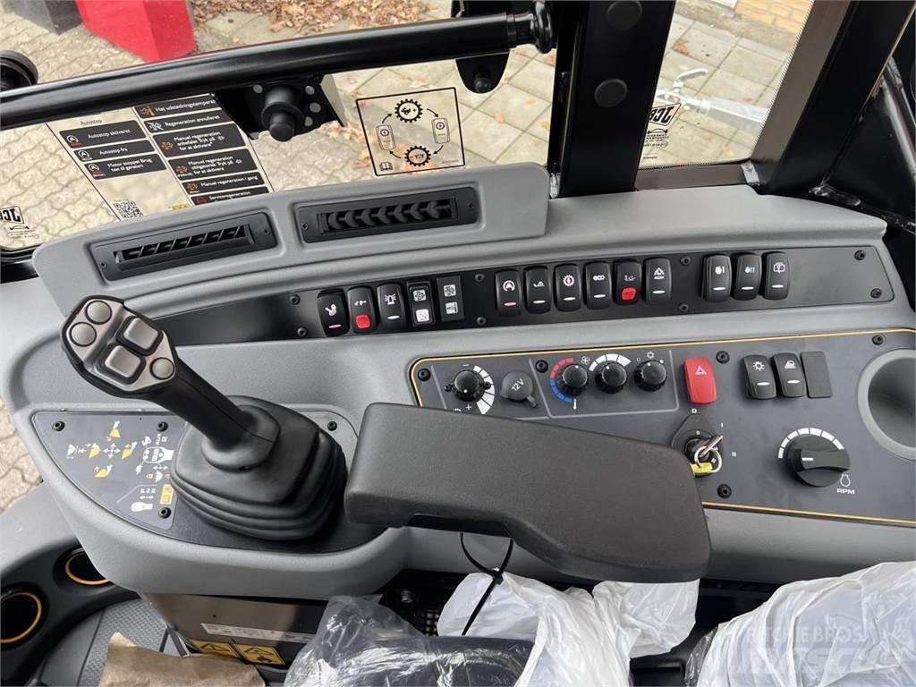 JCB 409 AGRI 輪胎式裝載機