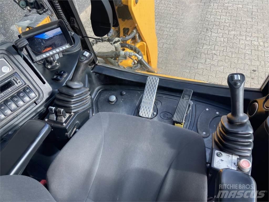 JCB 4CX 反鏟裝載機