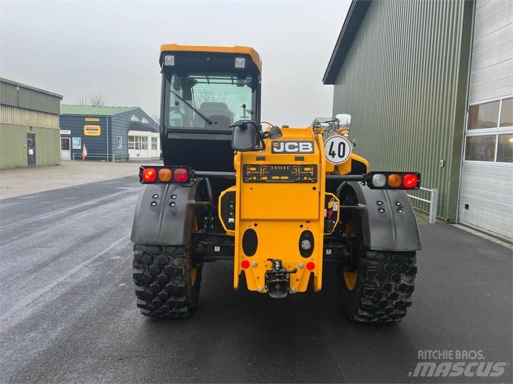 JCB 538-70 伸縮臂操作車