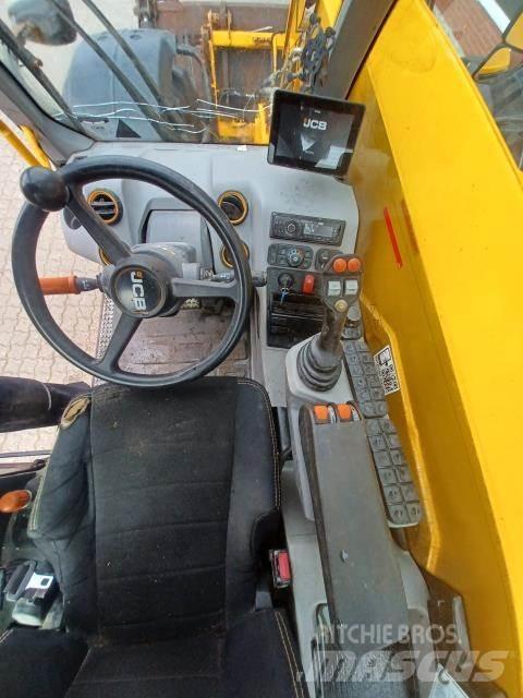 JCB 542-70 伸縮臂操作車