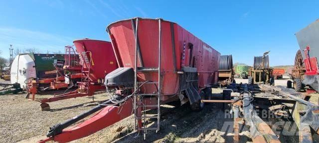 JF VM 29-3 青飼料搬運車