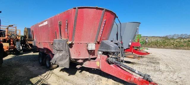 JF VM 29-3 青飼料搬運車