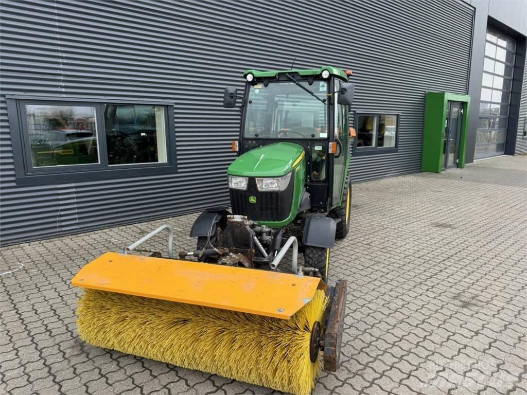 John Deere 2036R 小型曳引機