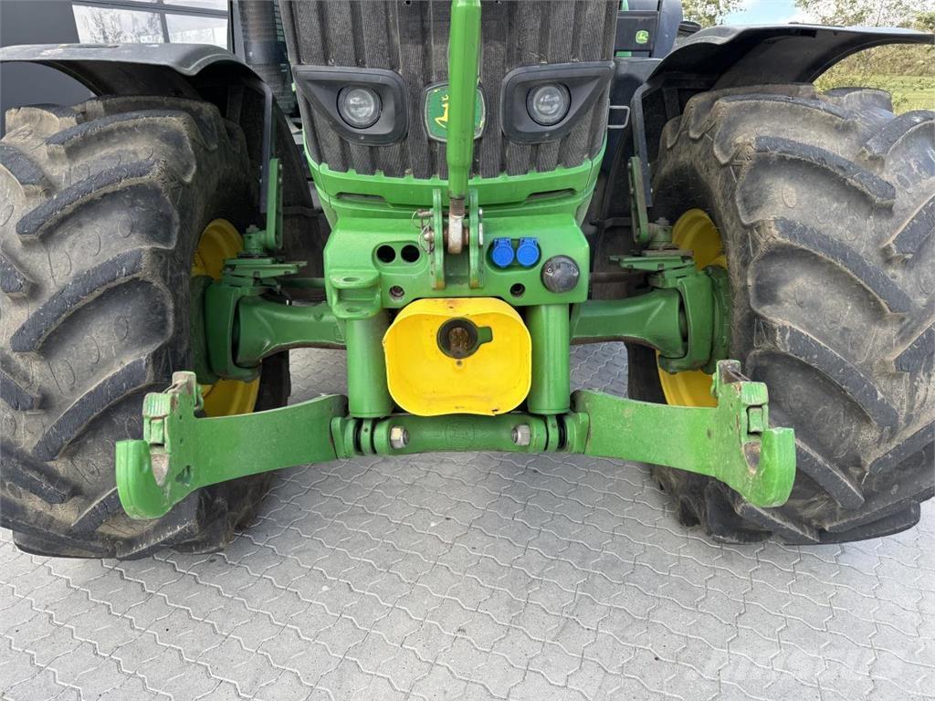 John Deere 6210R 曳引機
