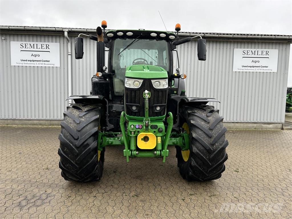 John Deere 6215R 曳引機