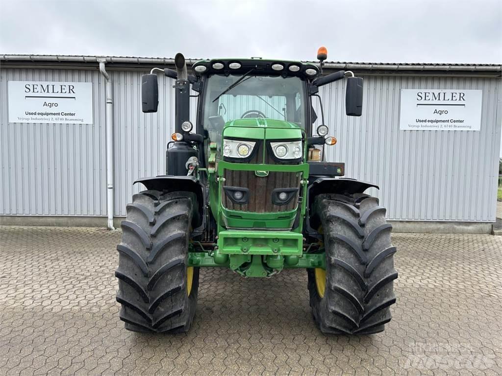 John Deere 6215R 曳引機