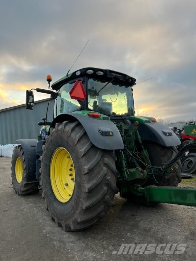 John Deere 6215R 曳引機