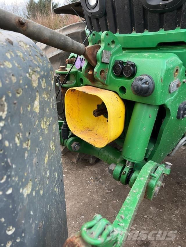 John Deere 6215R 曳引機