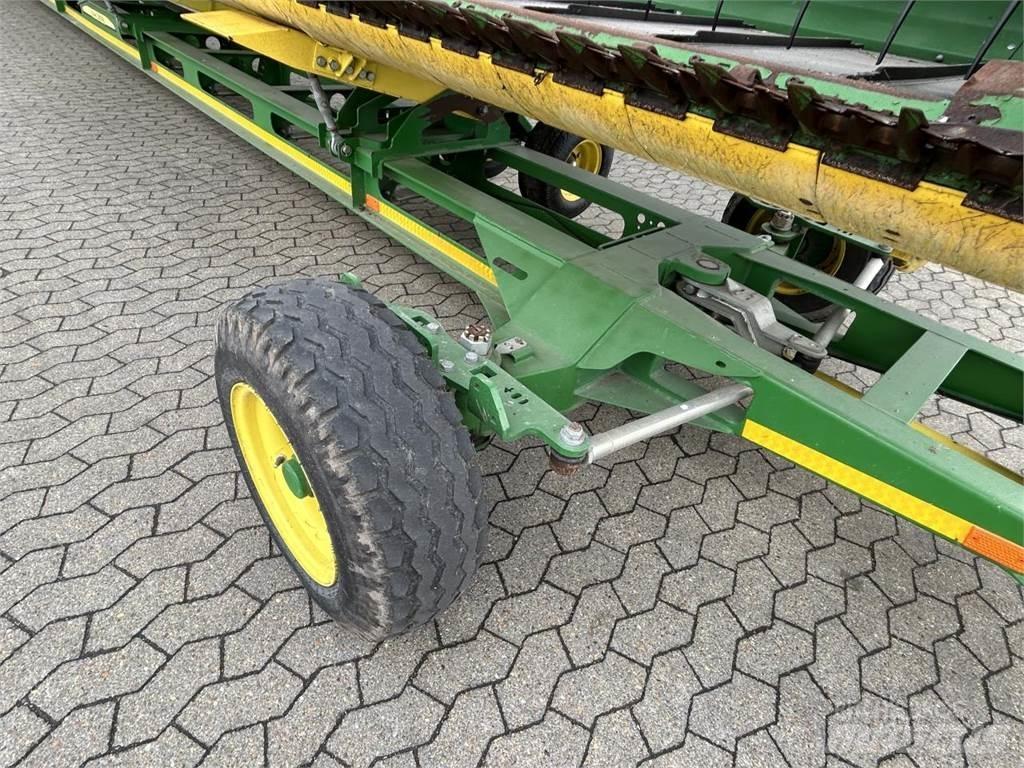 John Deere 640D 聯合收割機頭