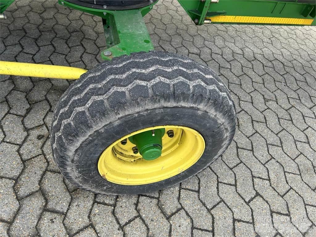 John Deere 640D 聯合收割機頭