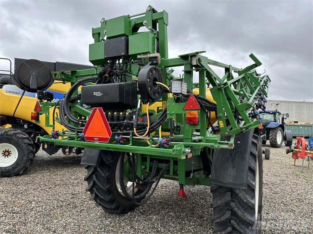 John Deere 740I 牽引式噴霧機