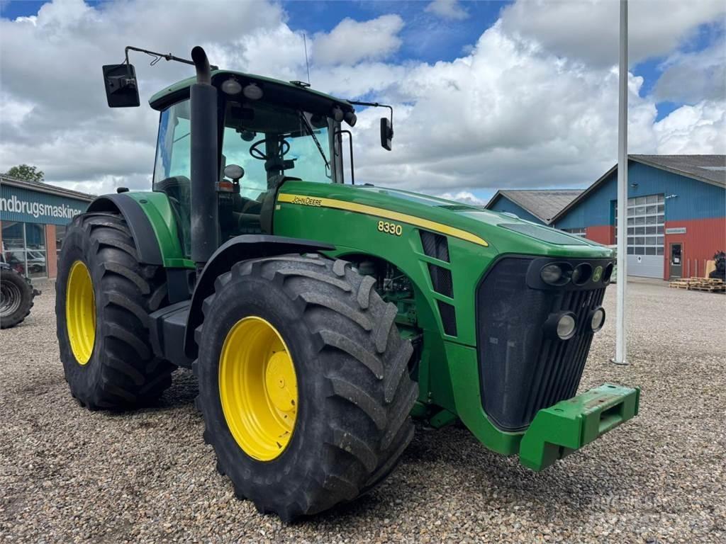 John Deere 8330 曳引機
