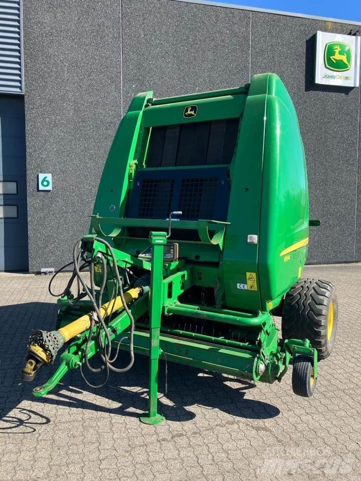 John Deere 864 圓型牧草打包機