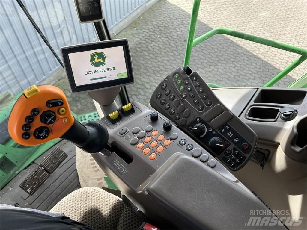 John Deere S690 聯合收穫機