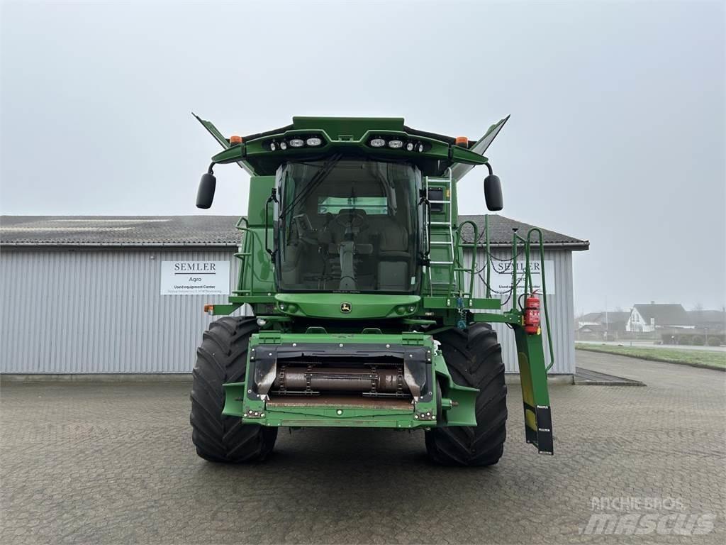 John Deere S690 聯合收穫機