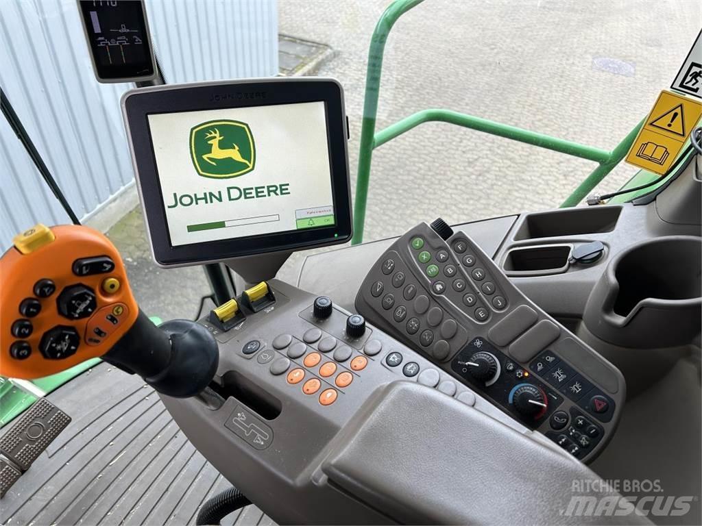 John Deere S690 聯合收穫機