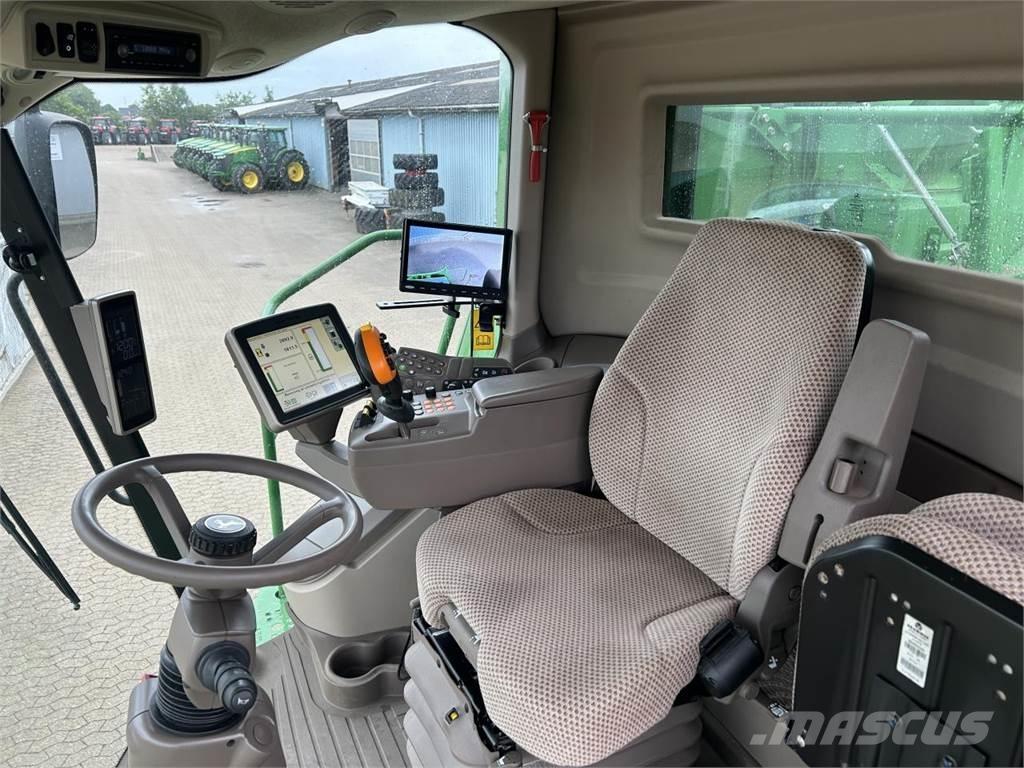 John Deere S690 聯合收穫機