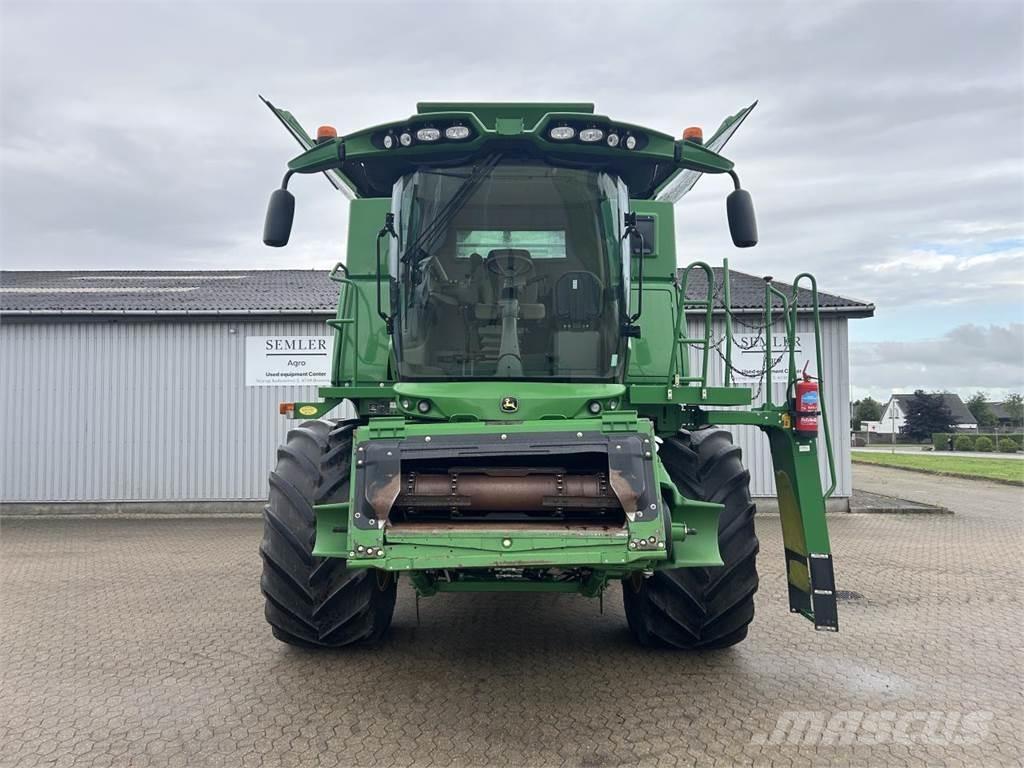 John Deere S690 聯合收穫機
