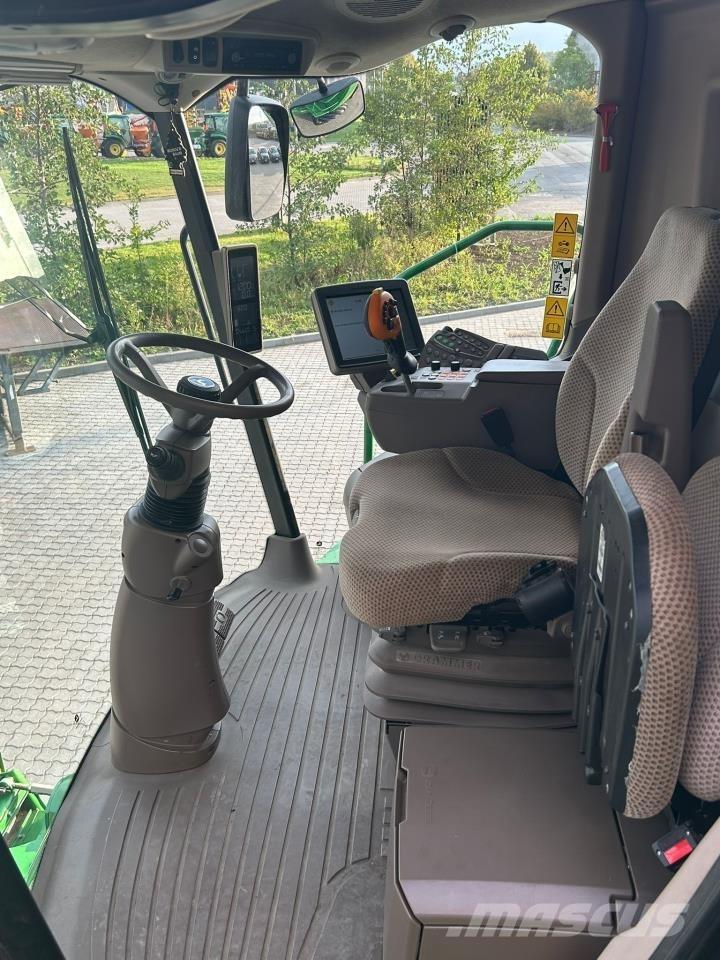 John Deere S690 聯合收穫機