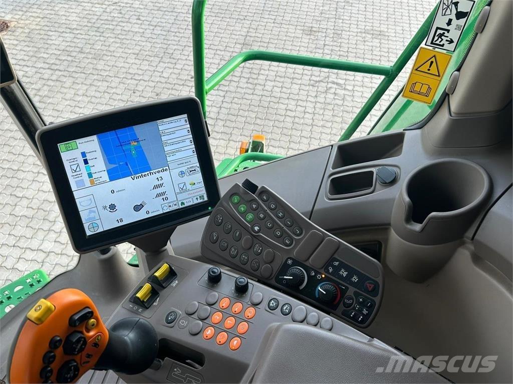 John Deere S690 聯合收穫機