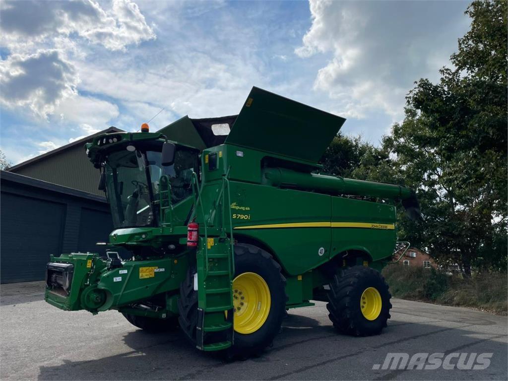 John Deere S790 聯合收穫機