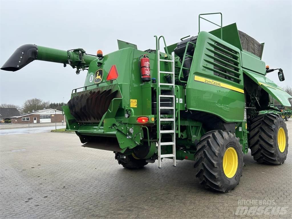John Deere T670 聯合收穫機
