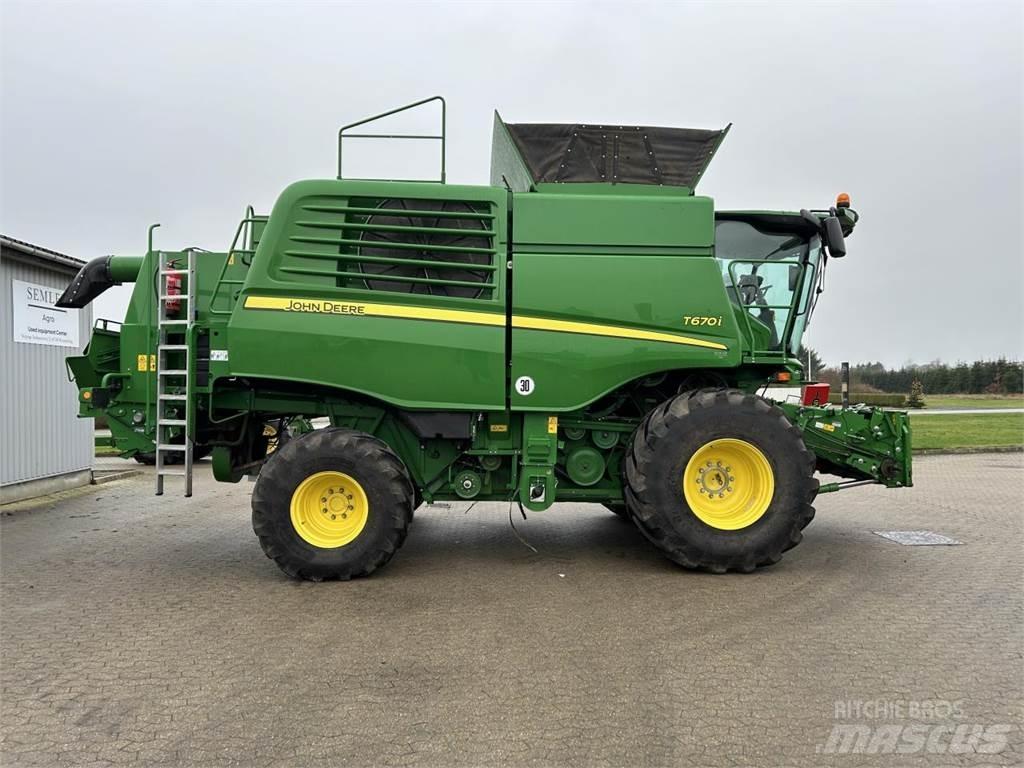 John Deere T670 聯合收穫機