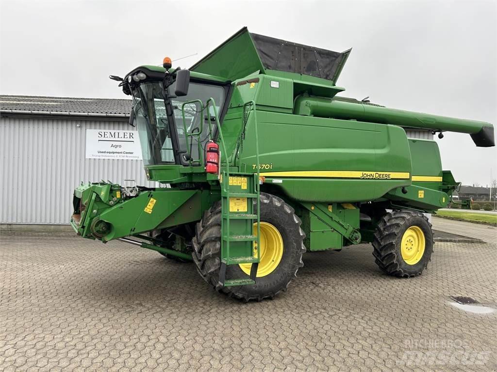 John Deere T670 聯合收穫機