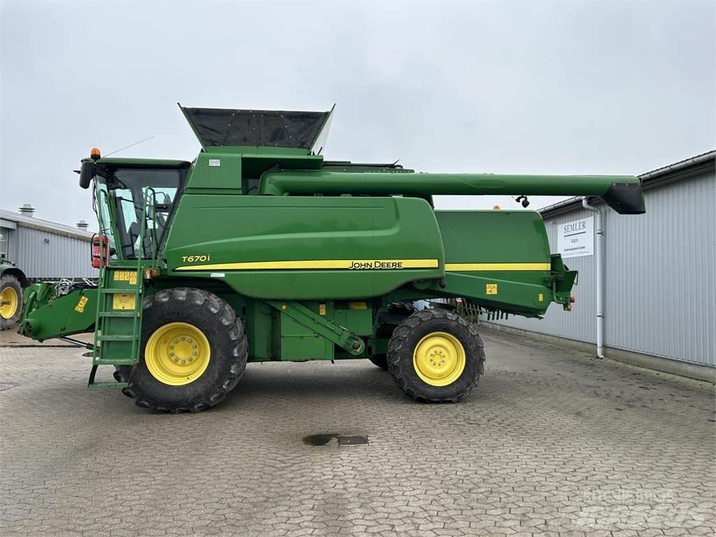 John Deere T670 聯合收穫機