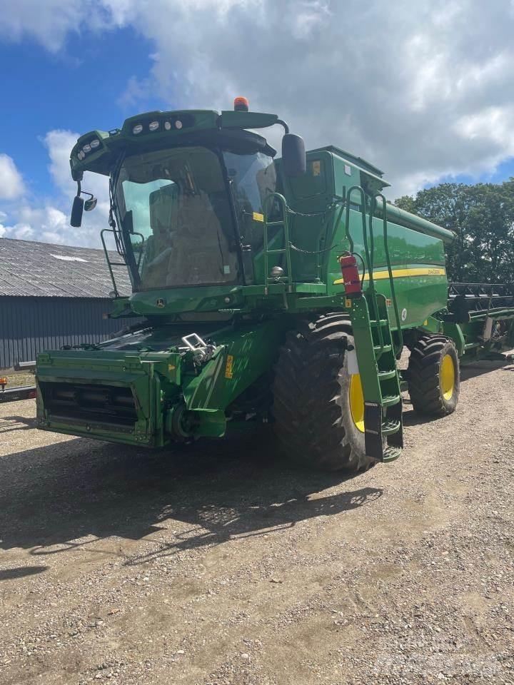 John Deere T670I 聯合收穫機