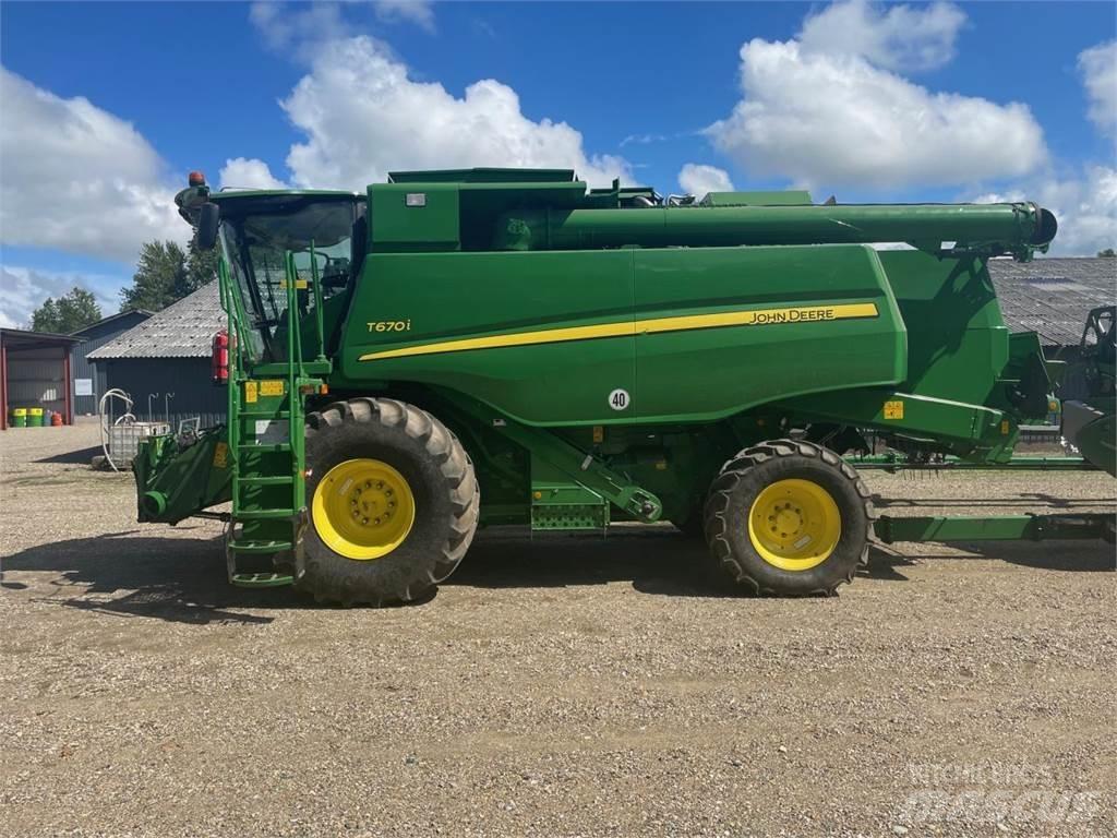 John Deere T670I 聯合收穫機