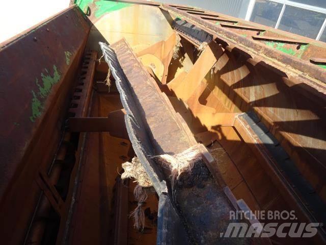 Keenan MF 380 青飼料搬運車