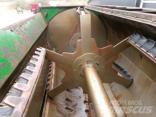 Keenan MF380 青飼料搬運車