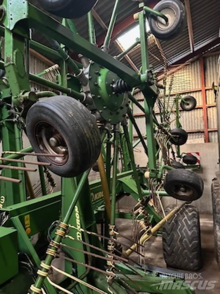 Krone SWADRO 1400 耙與翻草機