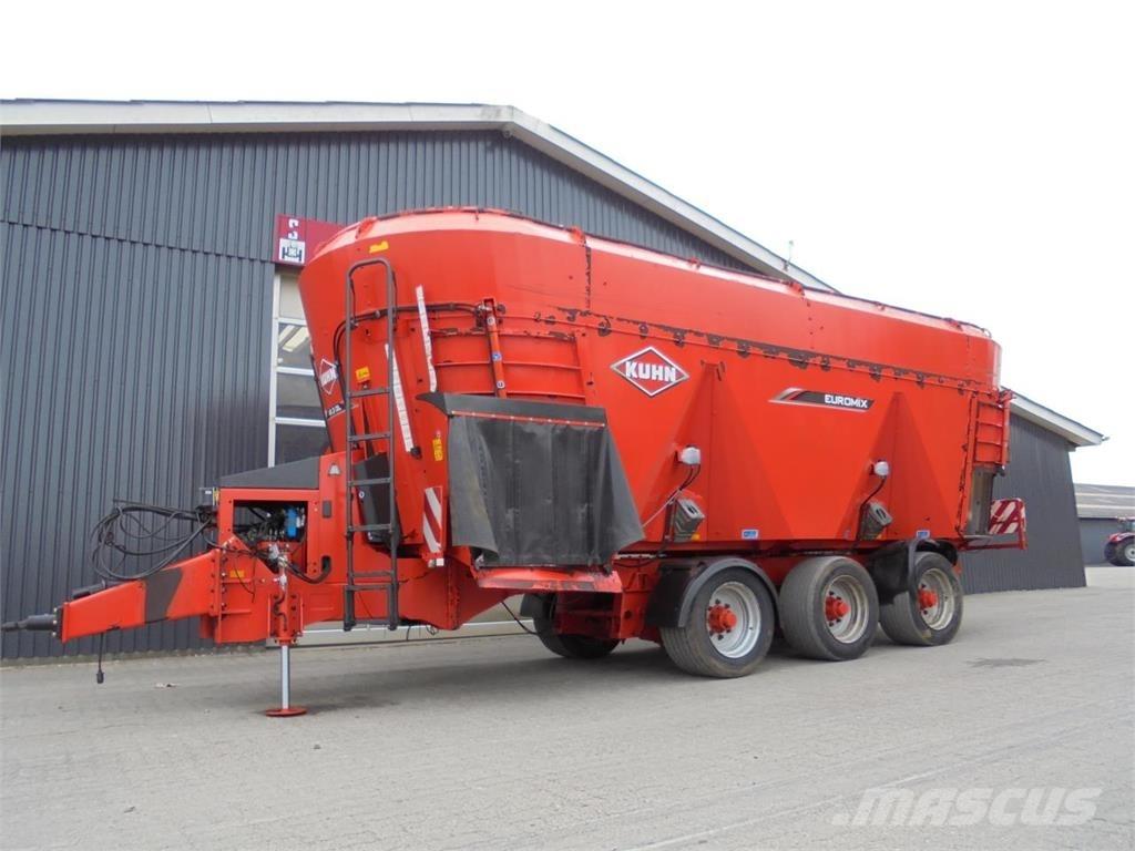 Kuhn 45.3 DL 青飼料搬運車