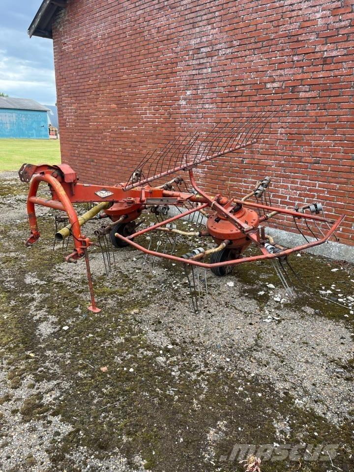Kuhn GSR 25 N 耙與翻草機