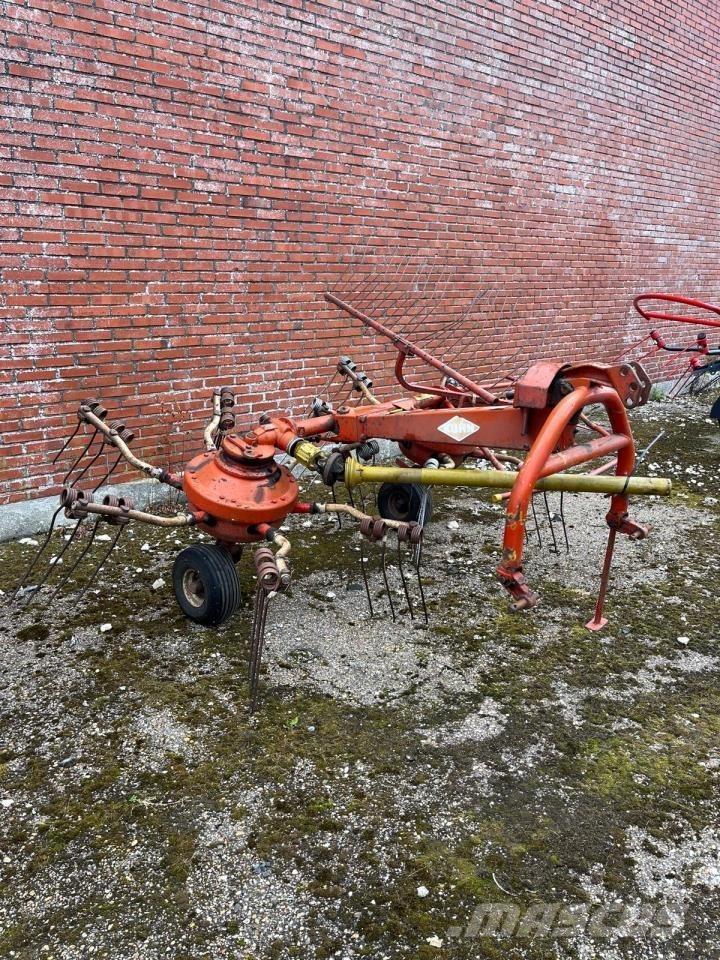 Kuhn GSR 25 N 耙與翻草機