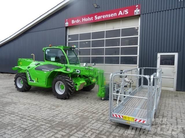Merlo P40.14 伸縮臂操作車