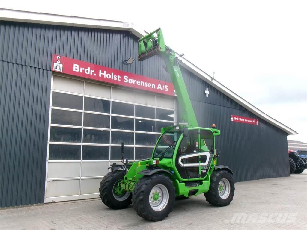 Merlo TF42.7 伸縮臂操作車